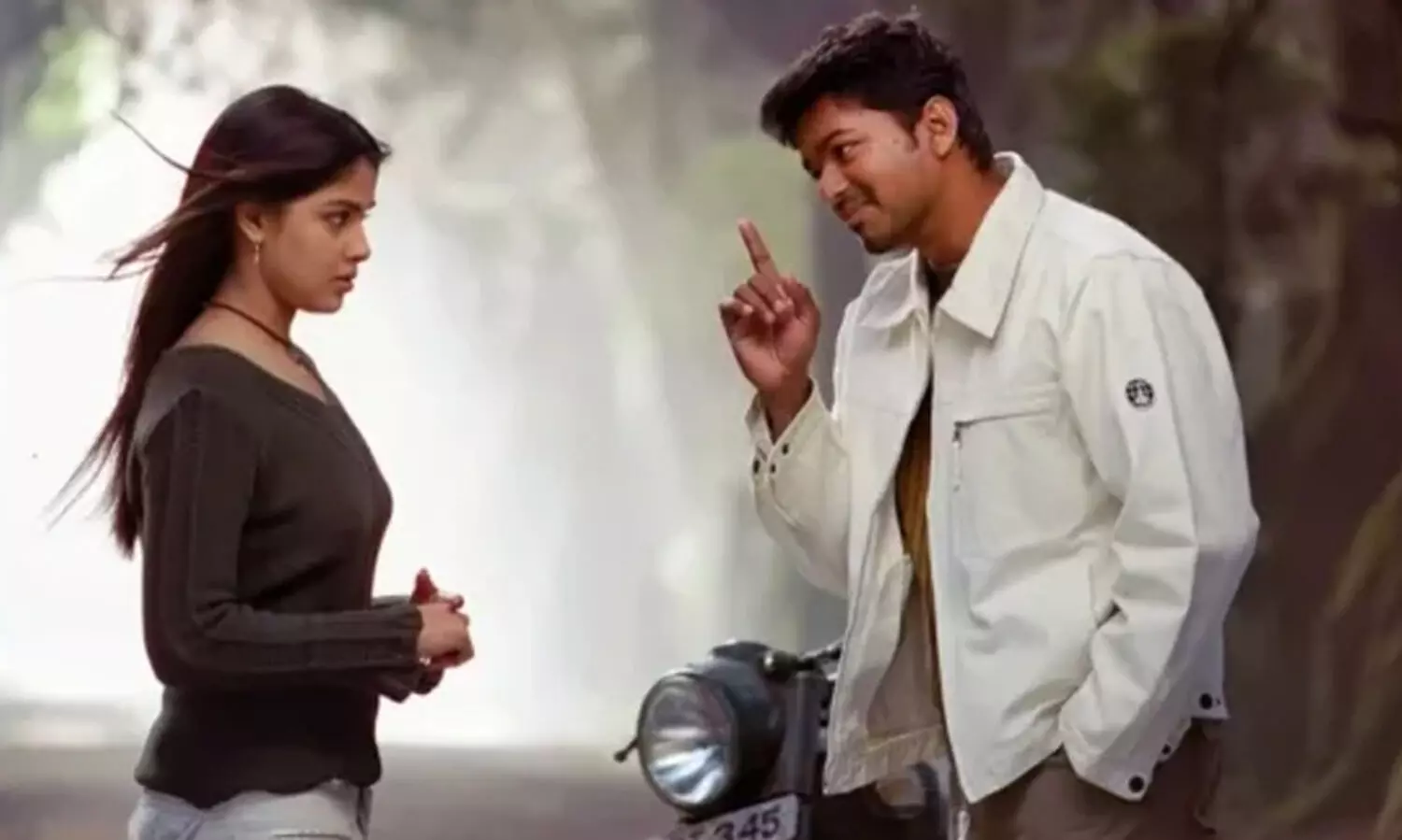 റിലീസ് 20 വർഷങ്ങൾക്ക് മുമ്പ്; റീ റിലീസിൽ വൻ കലക്ഷൻ നേടി വിജയ് ചിത്രം