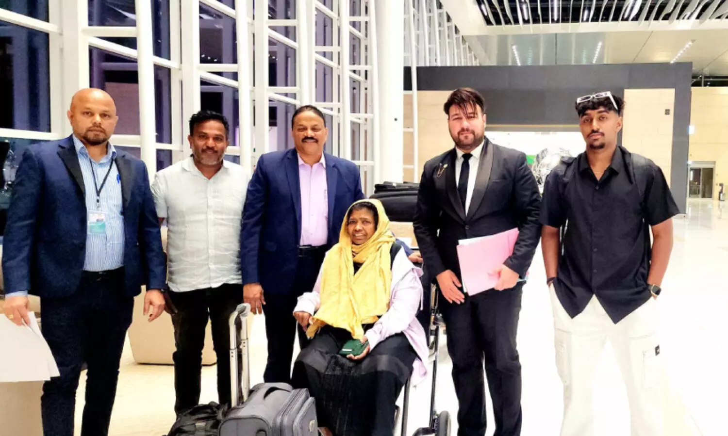 പ്ര​വാ​സി ലീ​ഗ​ൽ സെ​ല്ലി​ന്റെ ഇ​ട​പെ​ട​ലി​ലൂ​ടെ ശ്രീ​ല​ങ്ക​ൻ സ്വ​ദേ​ശി​നി​യും മ​ക​നും നാ​ട​ണ​ഞ്ഞു