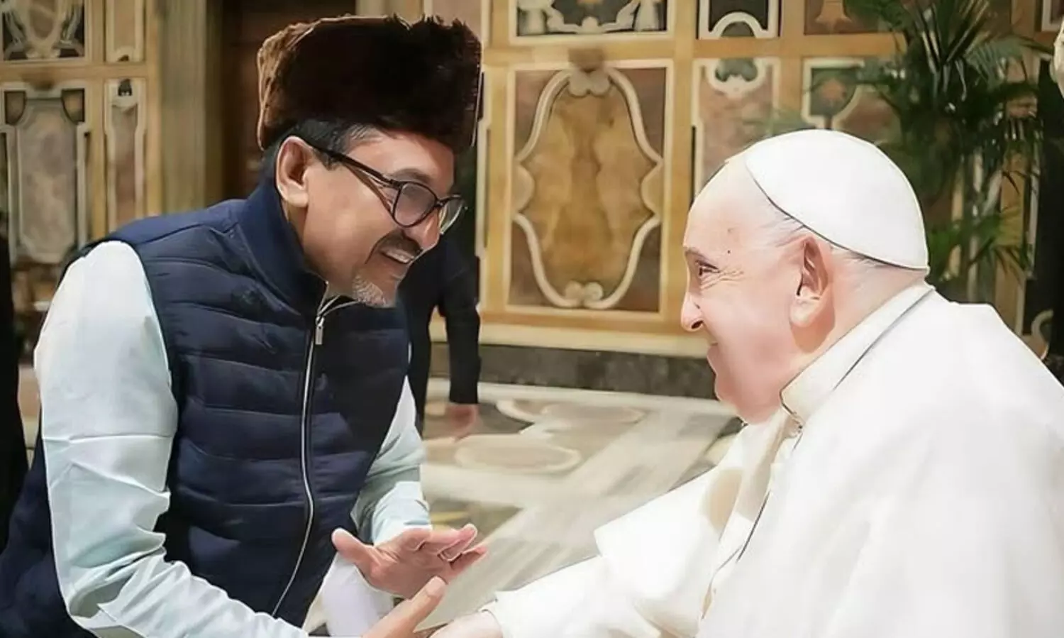 നേരിൽ കണ്ടപ്പോൾ ചൊരിഞ്ഞ സ്നേഹം ഉള്ളിൽ തങ്ങി നിൽക്കുന്നു; മാർപ്പാപ്പയെ അനുസ്മരിച്ച് സാദിഖലി തങ്ങൾ