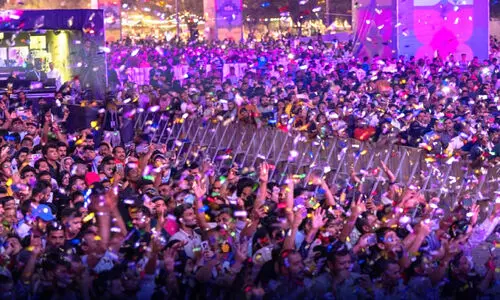 ‘പാ​സ്​​പോ​ർ​ട്ട് ടു ​ദ വേ​ൾ​ഡ്’; ഇ​ന്ത്യ​ൻ ഫെ​സ്റ്റിന് കൊ​ടി​യി​റ​ങ്ങി, രാ​ഗേ​ന്ദു​കി​ര​ണ​ങ്ങ​ൾ ഒ​ളി​വീ​ശി