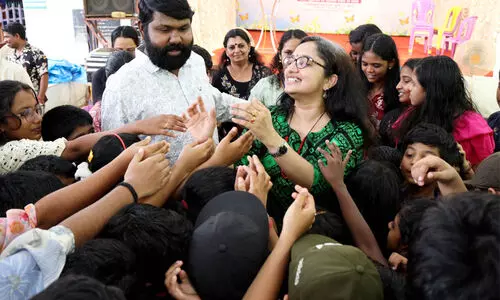 കുട്ടിക്കൂട്ടുകാർക്കൊപ്പം കളിയും ചിരിയും ചിന്തയുമായി ദിവ്യ എസ്‌. അയ്യർ