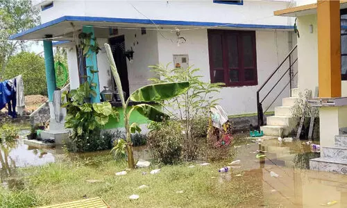 വീടുകളിൽ വെള്ളം കയറുന്നു; ജനജീവിതം ദുരിതത്തിലേക്ക്​