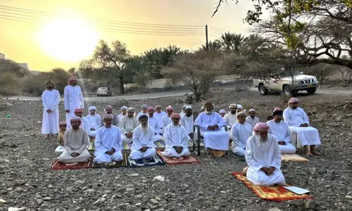 വി​വി​ധ വി​ലാ​യ​ത്തു​ക​ളി​ൽ  മ​ഴ​ക്കു​വേ​ണ്ടി​യു​ള്ള ന​മ​സ്കാ​ര​ങ്ങ​ൾ