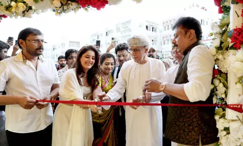 എ​ലൈ​റ്റ് ജ്വ​ല്ല​റി​യു​ടെ ന​വീ​ക​രി​ച്ച ഷോ​റൂം തു​റ​ന്നു