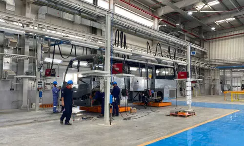 ക​ർ​വ മോ​ട്ടോ​ഴ്‌​സ് എഴുന്നൂറിലധികം വാ​ഹ​ന​ങ്ങ​ൾ ക​യ​റ്റി അ​യ​ക്കും