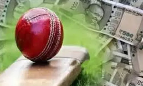 ഐ.​പി.​എ​ൽ വാ​തു​വെ​പ്പ്: നാ​ലു​പേ​ർ അ​റ​സ്റ്റി​ൽ