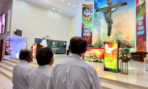 മാ​ര്‍പാ​പ്പ ദി​വ്യ​ബ​ലി അ​ര്‍പ്പി​ച്ച അ​ള്‍ത്താ​ര സ​ന്ദ​ർ​ശി​ച്ച്​ ചെ​ന്നി​ത്ത​ല