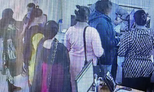 എംബസി തുണയായി; തൊഴിൽ തട്ടിപ്പിനിരയായ ഇന്ത്യൻ വനിതകൾ നാട്ടിലേക്ക് മടങ്ങി എംബസി തുണയായി; തൊഴിൽ തട്ടിപ്പിനിരയായ ഇന്ത്യൻ വനിതകൾ നാട്ടിലേക്ക് മടങ്ങി