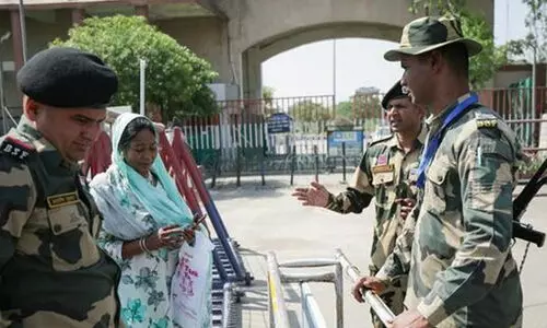 പാകിസ്താൻ പൗരന്മാർ 72 മണിക്കൂറിനുള്ളിൽ ഇന്ത്യ വിടണം; വിസ നടപടികൾ നിർത്തിവെച്ചു; മെഡിക്കല്‍ വിസകളും റദ്ദാക്കി