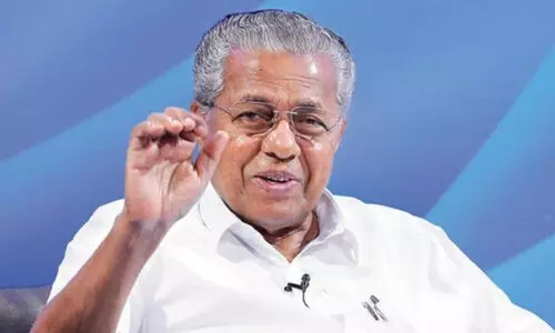 മന്ത്രിസഭ വാർഷിക ആഘോഷത്തിനെത്തിയ മുഖ്യമന്ത്രിക്ക് യൂത്ത് കോൺഗ്രസിന്‍റെ കരിങ്കൊടി