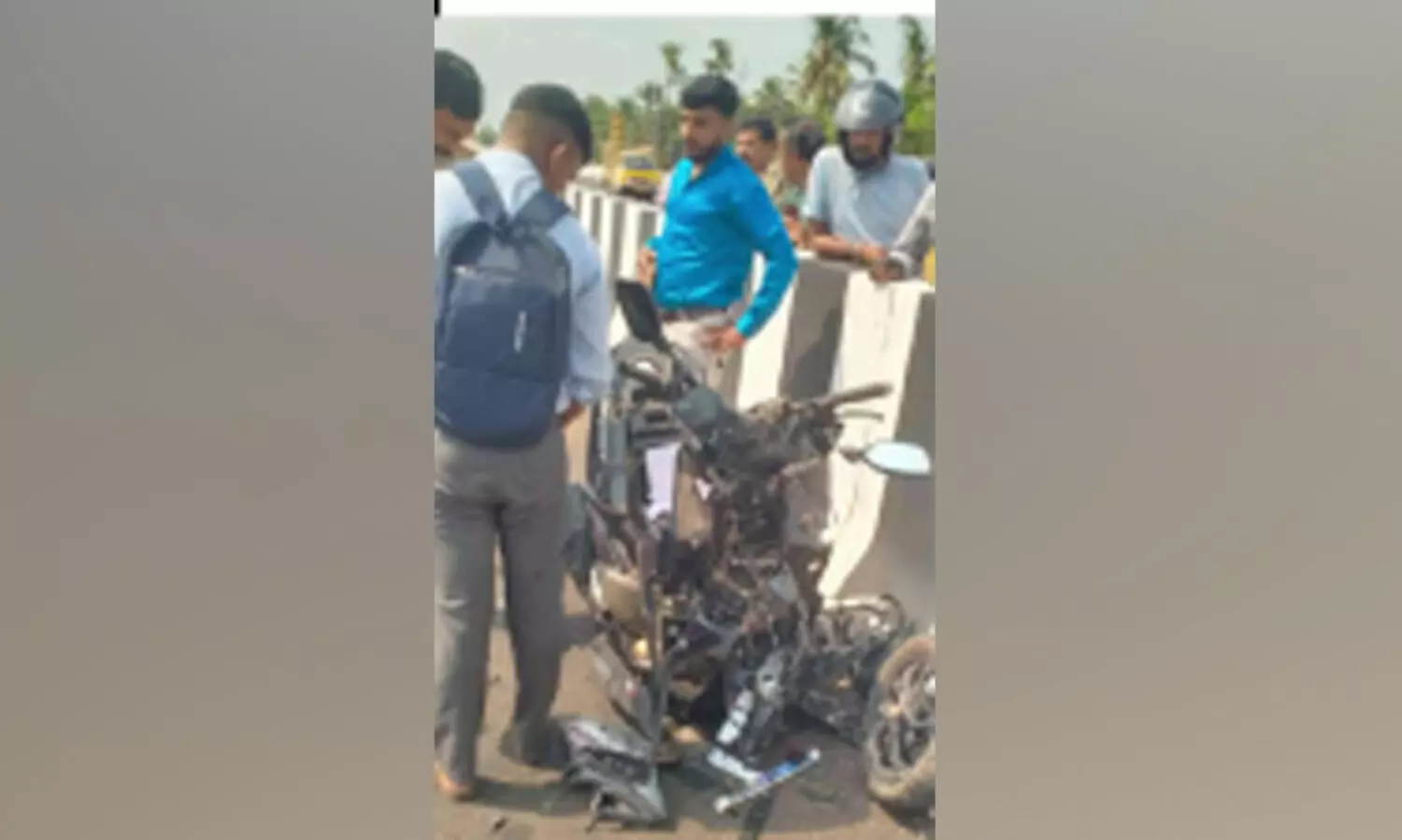 വാ​ഹ​നാ​പ​ക​ട​ത്തി​ൽ യു​വ​തി മ​രി​ച്ച സം​ഭ​വം; എ​ട്ടു​വ​യ​സ്സു​ള്ള മ​ക​ളെ മം​ഗ​ളൂ​രു ആ​ശു​പ​ത്രി​യി​ലേ​ക്ക് മാ​റ്റി