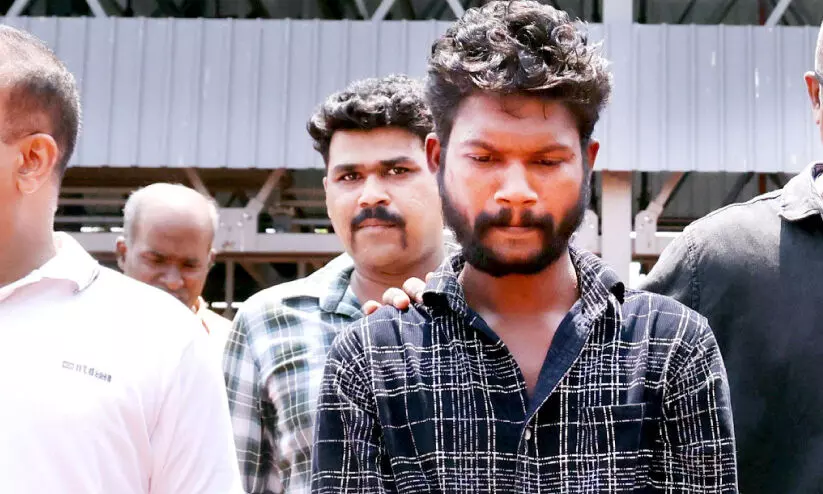 നഗരത്തിൽ യുവാവിന് കുത്തേറ്റ സംഭവം; മൂന്നുപേർ അറസ്റ്റിൽ നഗരത്തിൽ യുവാവിന് കുത്തേറ്റ സംഭവം; മൂന്നുപേർ അറസ്റ്റിൽ