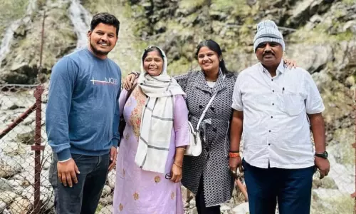 കു​ങ്കു​മ​പ്പൂ​ക്ക​ൾ രാ​ജ​ശേ​ഖ​റി​ന്റെ ജീ​വ​ൻ കാ​ത്തു