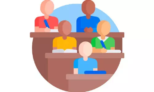 എ.ഐ ലാബ്​ മുതൽ ശീതീകരിച്ച കളിസ്ഥലം വരെ; കുട്ടികളെ ആകർഷിക്കാൻ പുതുവഴികളുമായി സ്കൂളുകൾ; പ്ര​ചാ​ര​ണ​ത്തി​ൽ മു​ന്നി​ൽ അ​ൺ​എ​യ്​​ഡ​ഡ്​ സ്കൂ​ളു​ക​ൾ; വീ​ടു​ക​യ​റി അ​ധ്യാ​പ​ക​രും