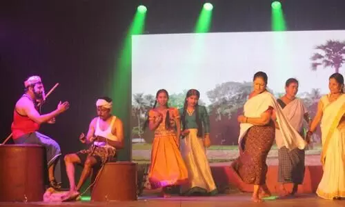 നിലയ്ക്കാതിരിക്കട്ടെ ഈ കൈയടി