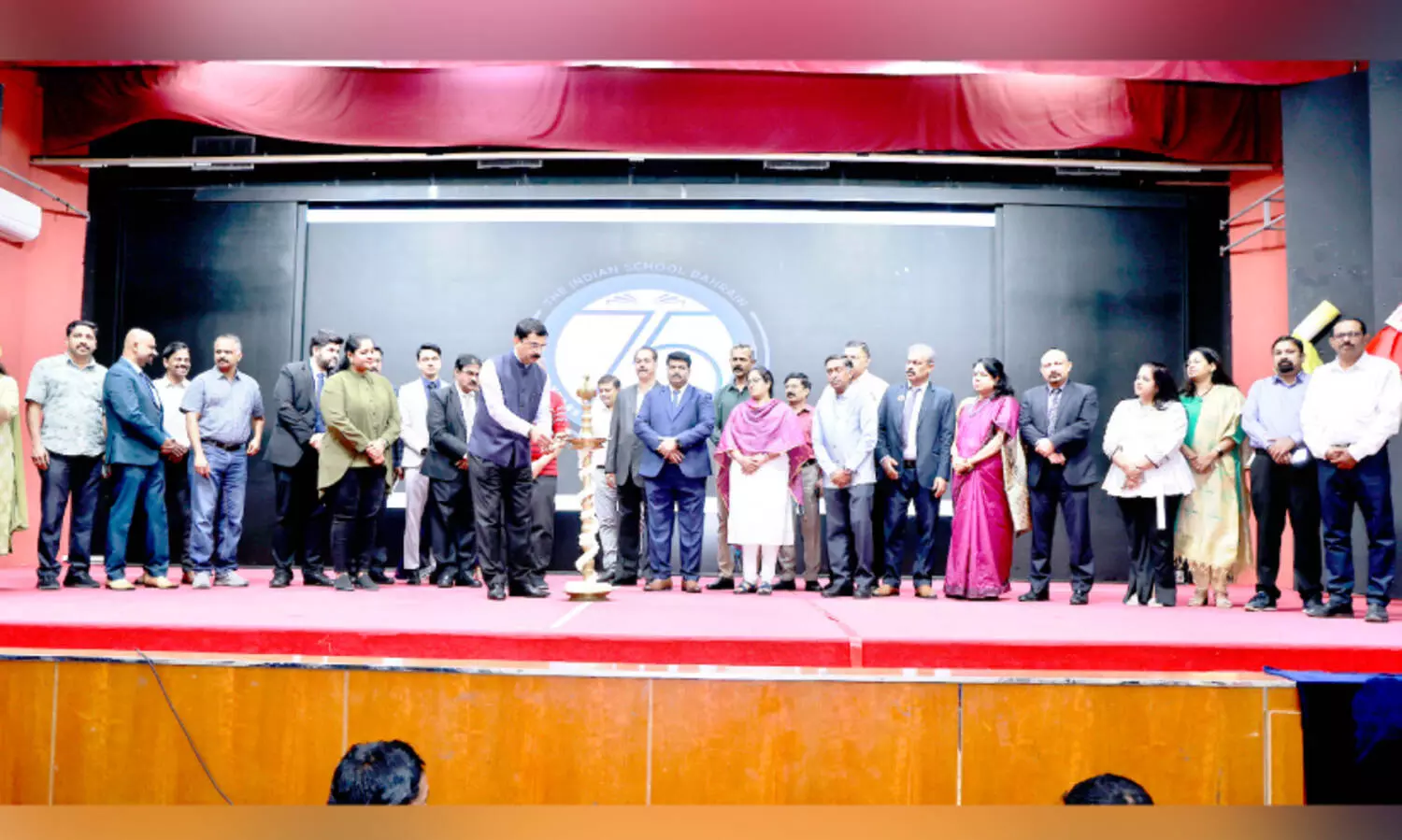 ഇ​ന്ത്യ​ൻ സ്കൂ​ൾ ശി​ൽ​പ​ശാ​ല​യി​ൽ ക​ര​വി​രു​ത് തെ​ളി​യി​ച്ച് വി​ദ്യാ​ർ​ഥി​ക​ൾ