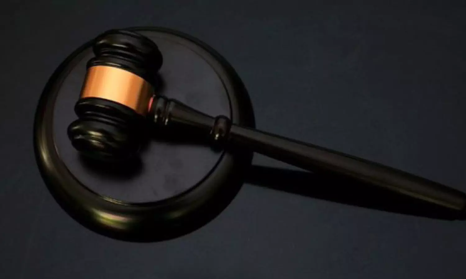 പെ​ർ​മി​റ്റി​ല്ലാ​തെ ഹ​ജ്ജി​ന് കൊ​ണ്ടു​പോ​യ സം​ഭ​വം; ട്രാ​വ​ൽ ഗ്രൂ​പ്പി​നെ​തി​രാ​യ അ​ന്തി​മവി​ധി ശ​രി​വെ​ച്ച് സു​പ്രീം കോ​ട​തി