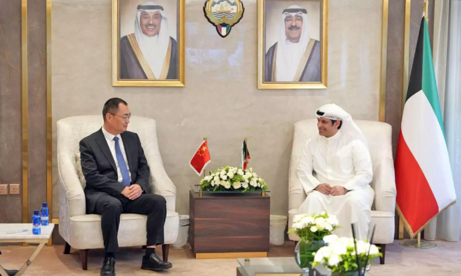 വാ​ർ​ത്താ​വി​നി​മ​യ മ​ന്ത്രി​യും ചൈ​നീ​സ് ഉ​ദ്യോ​ഗ​സ്ഥ​നും ച​ർ​ച്ച ന​ട​ത്തി