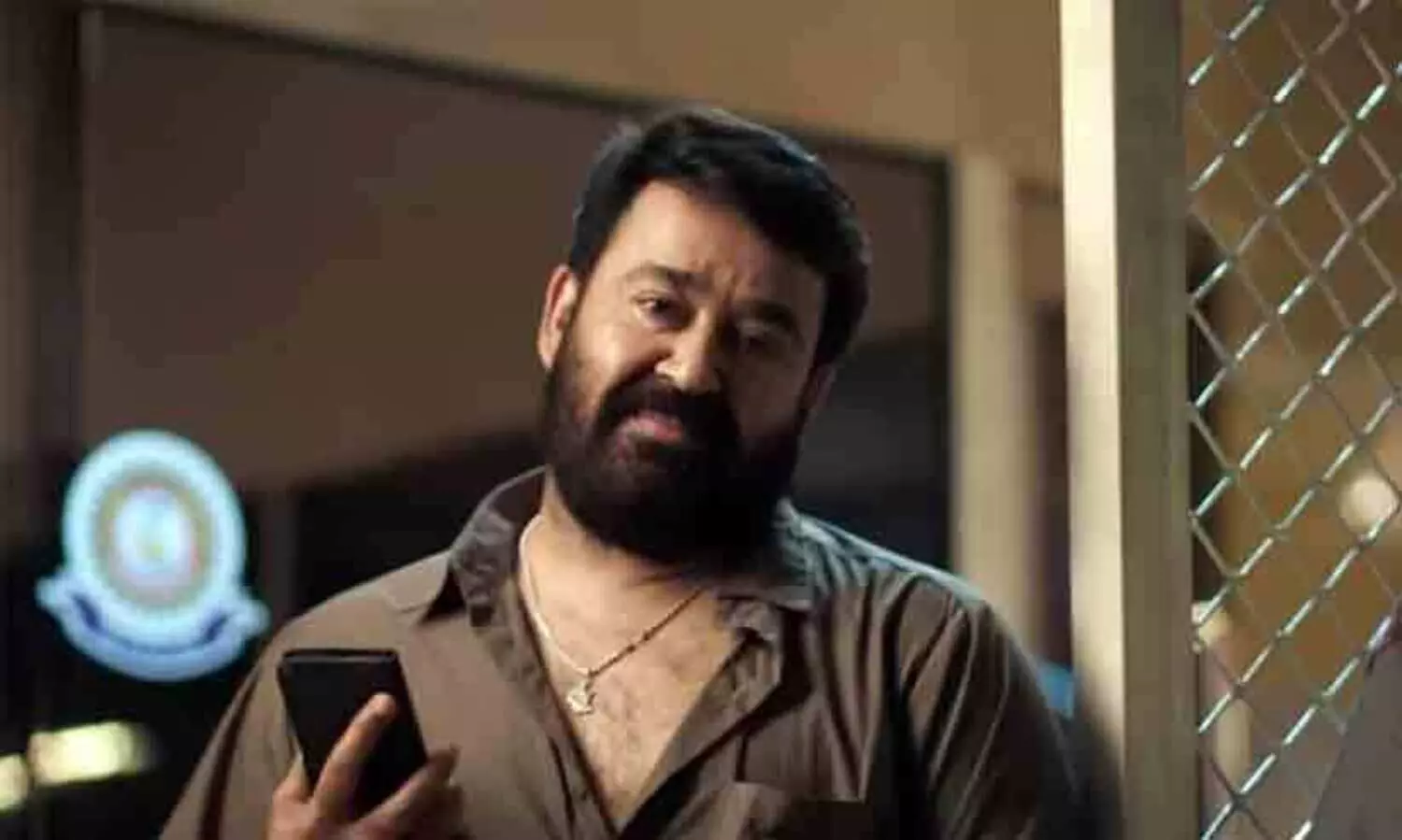 കവിതാ തിയറ്ററിന്‍റെ മുന്നിൽ വമ്പൻ ബ്ലോക്ക്! മോഹൻലാൽ ചിത്രം റിലീസ് ചെയ്തതാണ്..