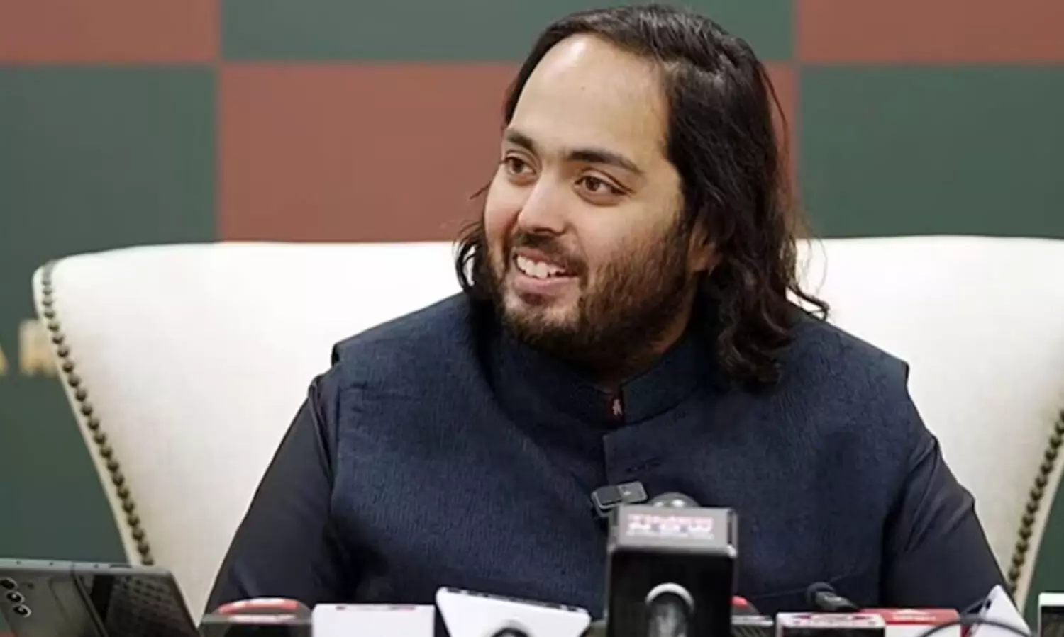 റിലയൻസ് ഇൻഡസ്ട്രീസിന്റെ ഡയറക്ടറായി ആനന്ദ് അംബാനിയെ നിയമിച്ചു