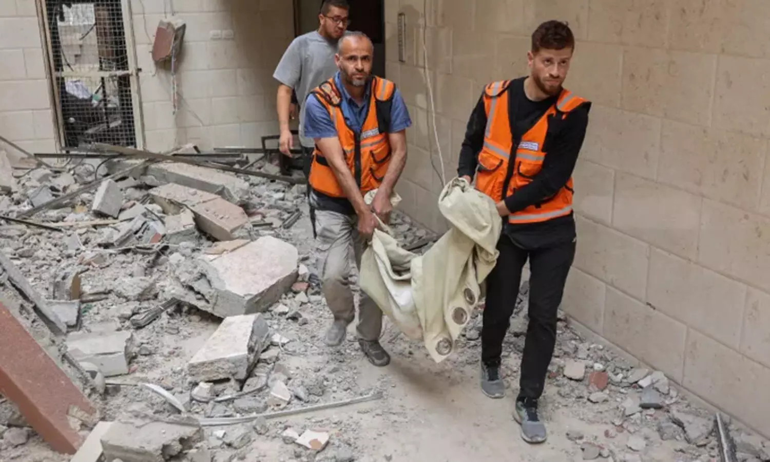 ഗസ്സയിൽ 49 പേർ കൊല്ലപ്പെട്ടു; തെക്കൻ ഗസ്സയിൽ  റോക്കറ്റാക്രമണത്തിൽ ഇസ്രായേൽ സൈനികന് ഗുരുതര പരിക്ക്