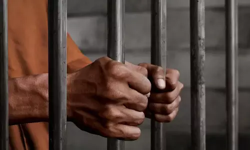 വീ​ട്ട​മ്മ​യെ വെ​ട്ടി​ക്കൊ​ല്ലാ​ൻ ശ്ര​മി​ച്ച കേ​സി​ൽ പ്ര​തി​ക്ക് 20 വ​ർ​ഷം   ക​ഠി​ന​ത​ട​വും പി​ഴ​യും