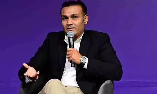 ഒരു കോടീശ്വരൻ ആയെന്ന് ചിന്തിച്ചാൽ അടുത്ത സീസണിൽ അവനെ നമുക്ക് കാണാൻ സാധിക്കില്ല! യുവതാരത്തെ ഉപദേശിച്ച് വിരേന്ദർ സെവാഗ്