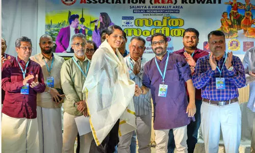 ദേ​വി​ക ദി​നേ​ശ​ന് കെ.​ഇ.​എ കു​വൈ​ത്ത് ആ​ദ​രം