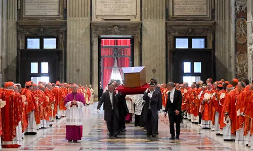 ‘അമ്മ’ക്കരികിൽ ഇനി നിത്യവിശ്രമം; മാർപാപ്പക്ക് ലോകത്തിന്റെ യാത്രാമൊഴി ‘അമ്മ’ക്കരികിൽ ഇനി നിത്യവിശ്രമം; മാർപാപ്പക്ക് ലോകത്തിന്റെ യാത്രാമൊഴി