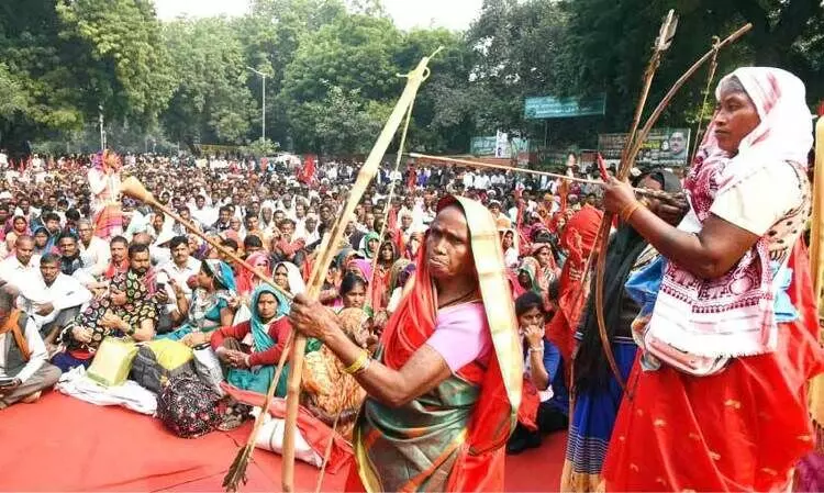 പ്രതിരോധത്തെ എഴുതുമ്പോൾ