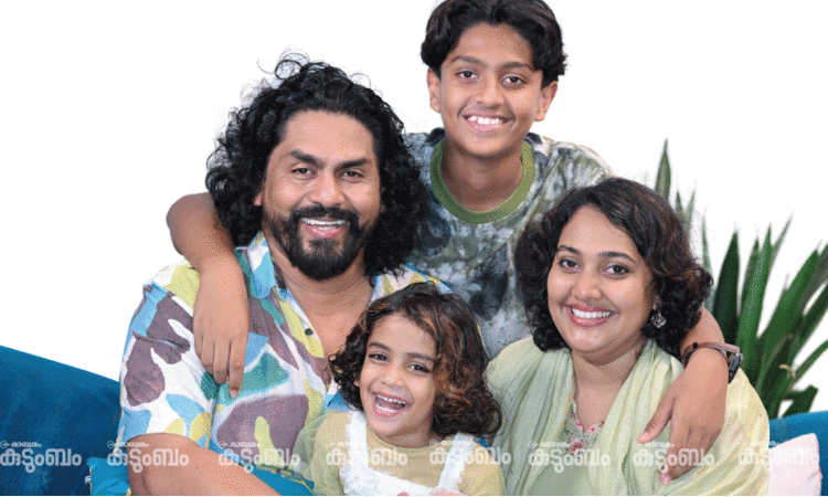 ‘എന്‍റെ കുടുംബത്തെക്കുറിച്ചുതന്നെയാണ് മുന്നിലിരിക്കുന്നവരോടും പറയാറുള്ളത്. ആ സംഭവത്തിനു ശേഷം ഒരാളെ പോലും ബോഡി ഷേമിങ് നടത്തിയിട്ടില്ല’ -വിശേഷങ്ങളുമായി അഭിഷാദ് ഗുരുവായൂർ