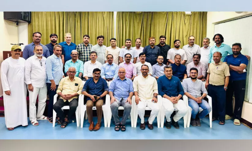 ഹാ​ജി​മാ​ര്‍ക്ക് യാ​ത്ര​യ​യ​പ്പ് നൽകി