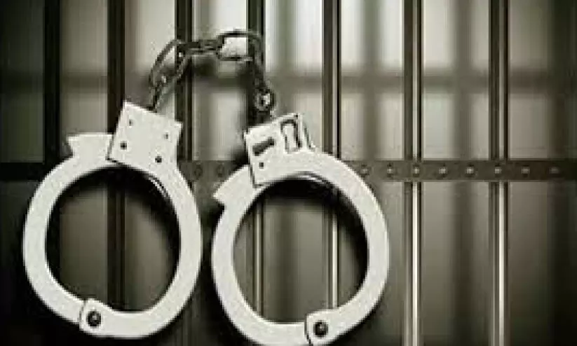 എട്ട് കിലോയിലധികം മയക്കുമരുന്നുമായി പാക് പൗരൻ പിടിയിൽ എട്ട് കിലോയിലധികം മയക്കുമരുന്നുമായി പാക് പൗരൻ പിടിയിൽ