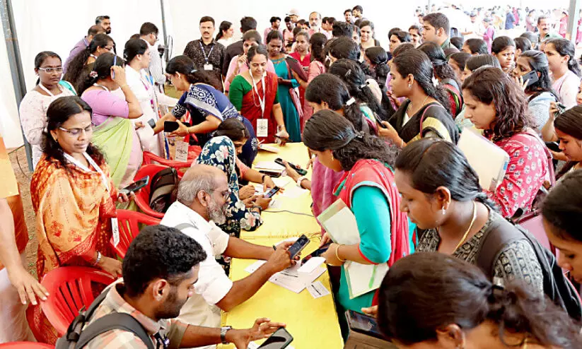 തൃശൂരിലെ തൊഴിൽപ്പൂരം; 151 തൊഴില്ദാതാക്കൾ, 577 മേഖലകൾ, 35,000 തൊഴിലുകൾ തൃശൂരിലെ തൊഴിൽപ്പൂരം; 151 തൊഴില്ദാതാക്കൾ, 577 മേഖലകൾ, 35,000 തൊഴിലുകൾ