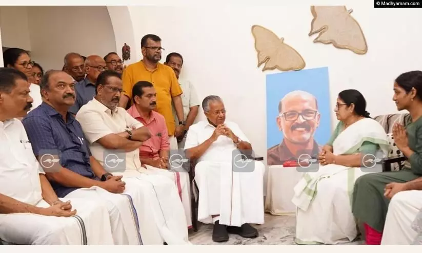 പഹൽഗാം ഭീകരാക്രമണം: രാമചന്ദ്രന്റെ വീട് മുഖ്യമന്ത്രി സന്ദർശിച്ചു പഹൽഗാം ഭീകരാക്രമണം: രാമചന്ദ്രന്റെ വീട് മുഖ്യമന്ത്രി സന്ദർശിച്ചു