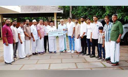 കെ.​എം.​സി.​സി ബ​ഹ്റൈ​ൻ മ​ല​പ്പു​റം പൂ​ക്കോ​യ ത​ങ്ങ​ൾ ഹോ​സ്‌​പി​സ് സെ​ന്റ​റി​ലേ​ക്ക് ഫ​ണ്ട് കൈ​മാ​റി