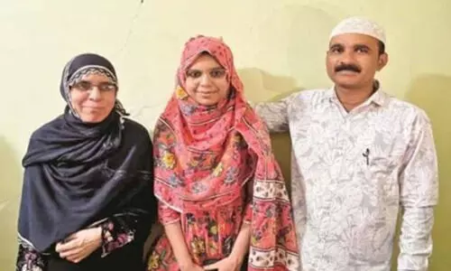 മഹാരാഷ്ട്രയിലെ ആദ്യത്തെ മുസ്‍ലിം വനിതാ ഐ.എ.എസ് ഓഫിസറായി റിക്ഷാ ഡ്രൈവറുടെ മകൾ അദീബ അനം