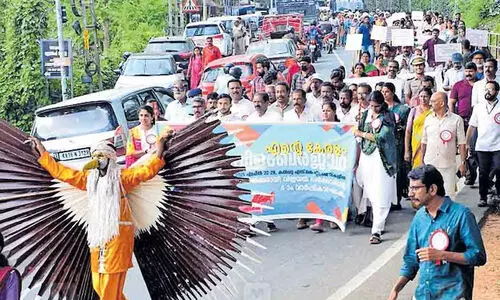സര്‍ക്കാരിന്‍റെ നാലാം വാര്‍ഷികം: പരിപാടിയില്‍ പങ്കെടുത്തില്ലെങ്കില്‍ തുല്യതാ പരീക്ഷ എഴുതിക്കില്ലെന്ന് ഭീഷണി