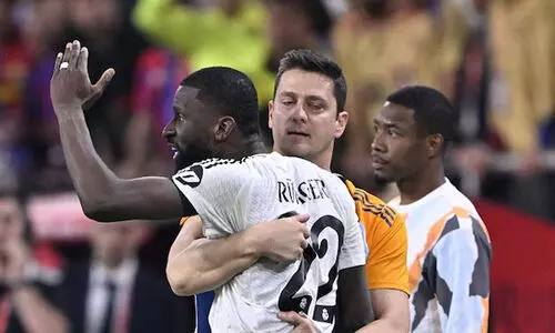 ചെയ്തത് ന്യായീകരിക്കാനാവാത്ത തെറ്റ്, ക്ഷമ ചോദിക്കുന്നു; റഫറിക്ക് നേരെ ഐസ് പാക്ക് എറിഞ്ഞതിൽ ക്ഷമാപണവുമായി റയൽ താരം