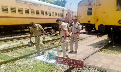 വീണ്ടും വ്യാജ ബോംബ് ഭീഷണി; ഇത്തവണ വിമാനത്താവളവും റെയിൽവേ സ്റ്റേഷനും