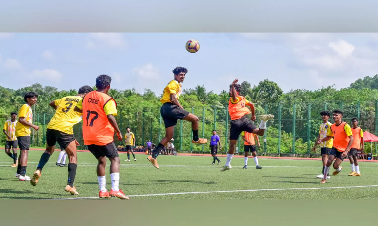 ആഞ്ഞടിച്ച് ‘പൂവാർ സുനാമി’; ജി​ല്ല ഫു​ട്ബാ​ൾ ലീ​ഗിൽ കരുത്ത് തെളിയിച്ച്  എ​സ്.​ബി.​എ​ഫ്.​എ പൂ​വാർ​