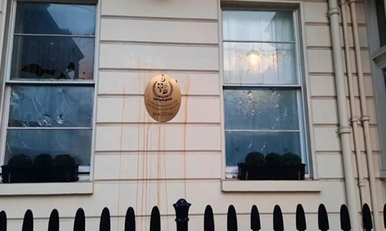 പഹൽഗാം ഭീകരാക്രമണം; ലണ്ടൻ പാക് ഹൈകമീഷനുനേരെ ആക്രമണം