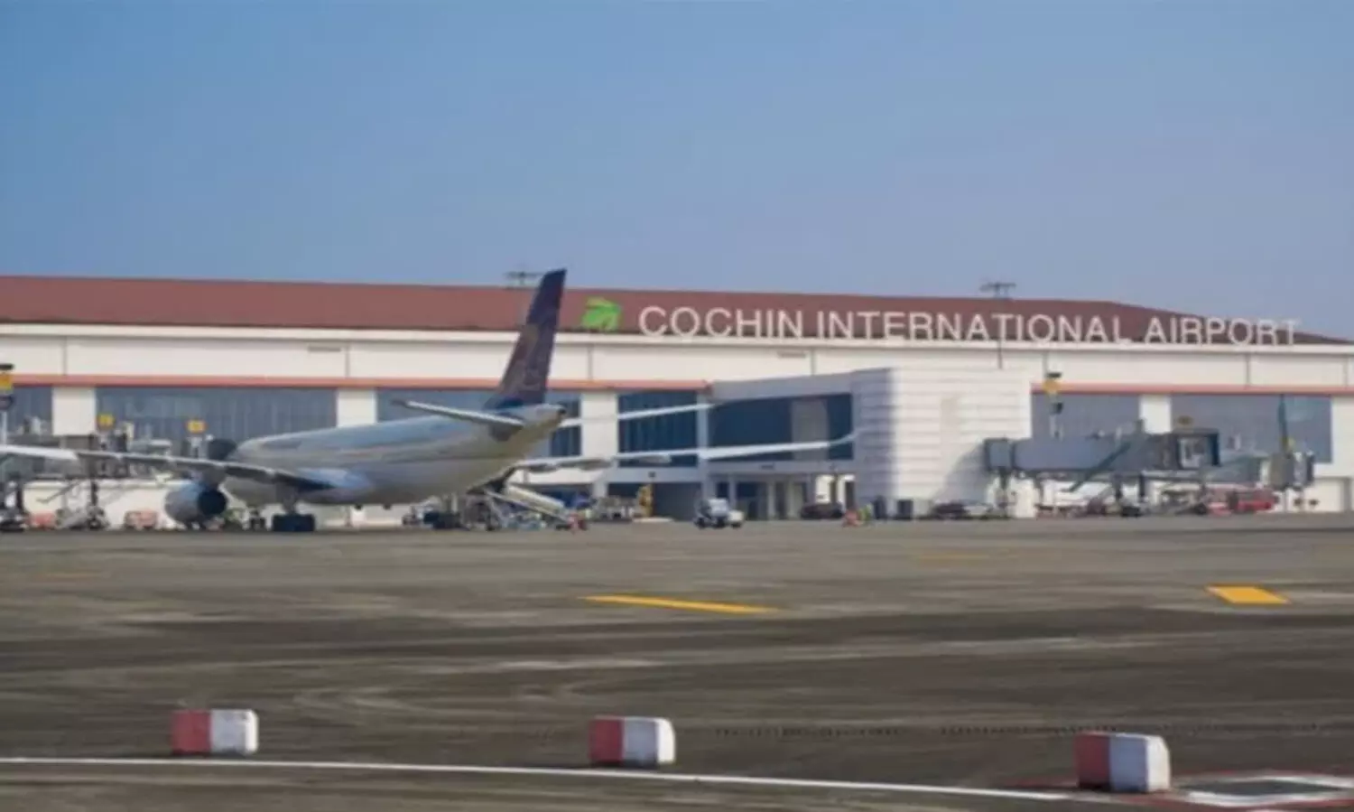 കൊച്ചി വിമാനത്താവളത്തിൽ ബോംബ് ഭീഷണി