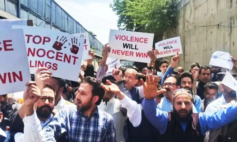 ‘നിരപരാധികളെ ശിക്ഷിക്കരുത്’; വീടുകൾ തകർത്ത സ്ഫോടന പരമ്പരയിൽ കശ്മീർ നിലവിളിക്കുന്നു