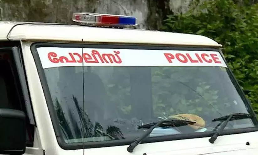 ഡോക്ടറെ ജാതിപ്പേര് വിളിച്ച് ഭീഷണിപ്പെടുത്തി; മൂന്ന് കോൺഗ്രസ് ജനപ്രതിനിധികൾക്കെതിരെ കേസ് ഡോക്ടറെ ജാതിപ്പേര് വിളിച്ച് ഭീഷണിപ്പെടുത്തി; മൂന്ന് കോൺഗ്രസ് ജനപ്രതിനിധികൾക്കെതിരെ കേസ്