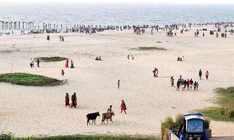 സുരക്ഷ ഉറപ്പാക്കാൻ നടപടി; ആലപ്പുഴ ബീച്ചിലെ അനധികൃത കച്ചവടം നിയന്ത്രിക്കും