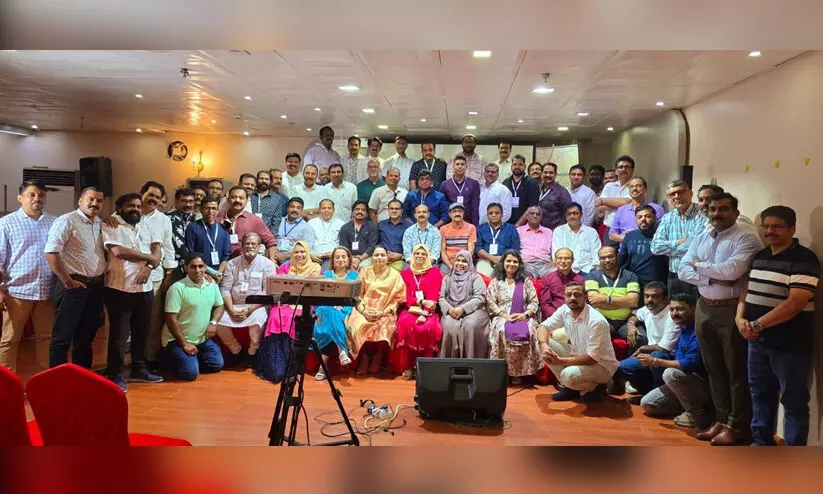 ജിദ്ദ കേരള പൗരാവലിയുടെ പുതിയ ലോഗോ പ്രകാശനം ചെയ്തു ജിദ്ദ കേരള പൗരാവലിയുടെ പുതിയ ലോഗോ പ്രകാശനം ചെയ്തു