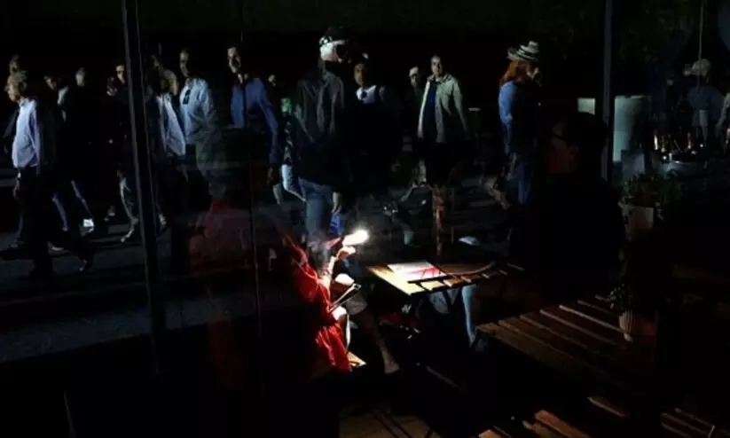 വൈദ്യുതി തടസ്സത്തിൽ വലഞ്ഞ് യൂറോപ്യൻ രാജ്യങ്ങൾ; റോഡ്, റെയിൽ, വിമാന സർവീസുകൾ തടസ്സപ്പെട്ടു