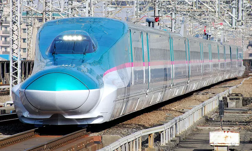 36 മാസത്തിനുള്ളിൽ ഇന്ത്യയിലെ ആദ്യ ബുള്ളറ്റ് ട്രെയിൻ പ്രവർത്തനക്ഷമമാകും - ദേവേന്ദ്ര ഫഡ്നാവിസ് 36 മാസത്തിനുള്ളിൽ ഇന്ത്യയിലെ ആദ്യ ബുള്ളറ്റ് ട്രെയിൻ പ്രവർത്തനക്ഷമമാകും - ദേവേന്ദ്ര ഫഡ്നാവിസ്