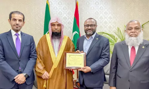 മാ​ല​ദ്വീ​പി​​ന്റെ ‘സ​ഹി​ഷ്ണു​ത പു​ര​സ്​​കാ​രം’ സൗ​ദി   മ​ത​കാ​ര്യ മ​ന്ത്രി ഡോ. ​അ​ബ്​​ദു​ല്ല​ത്തീ​ഫ്​ ആ​ലു​ശൈ​ഖി​ന്​